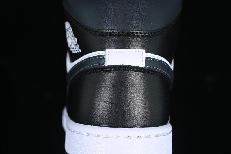 AJ1 Mid