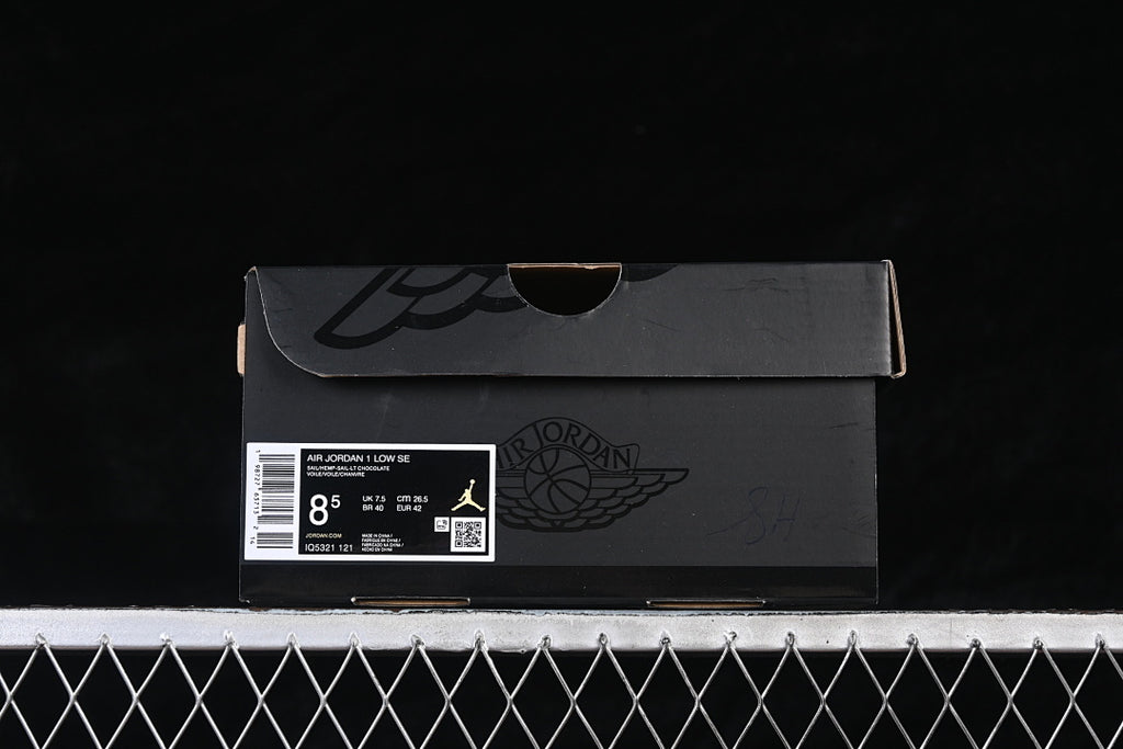 AJ1 Low
