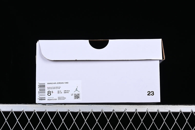 AJ1 Mid