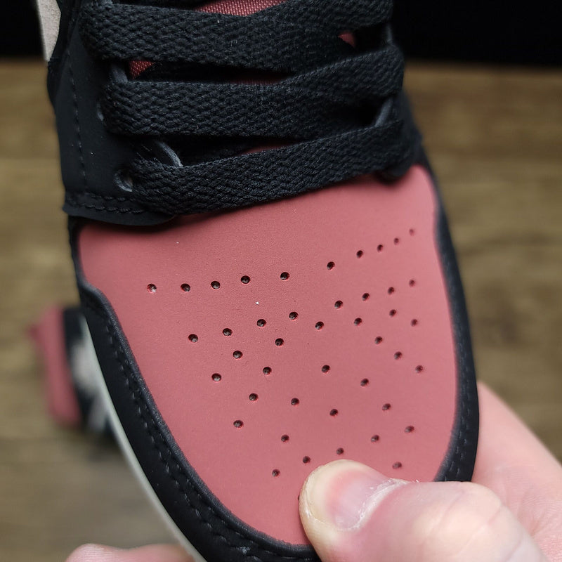 AJ1 Mid