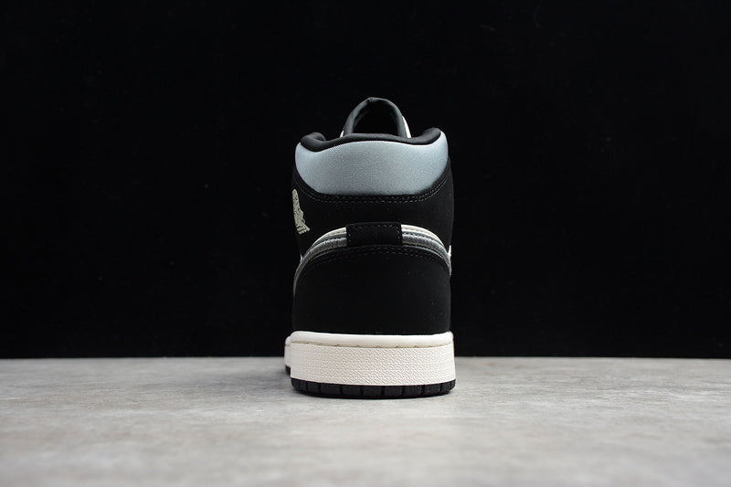 AJ1 Mid