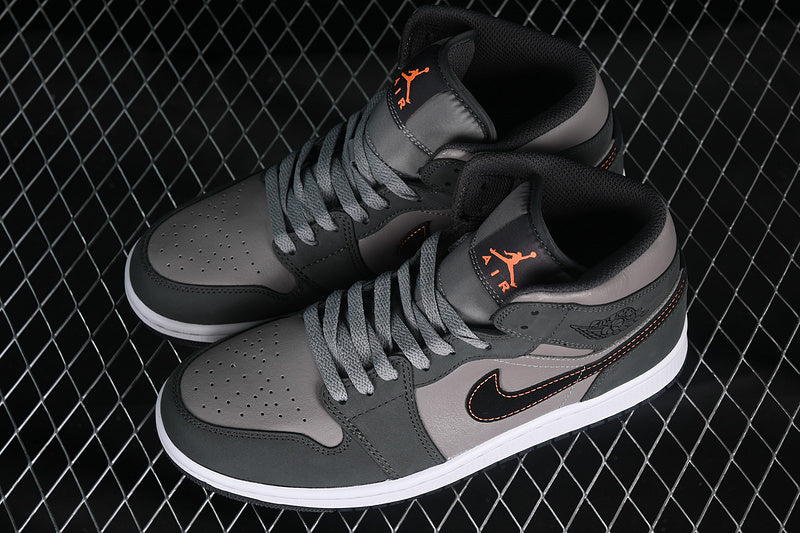 AJ1 Mid