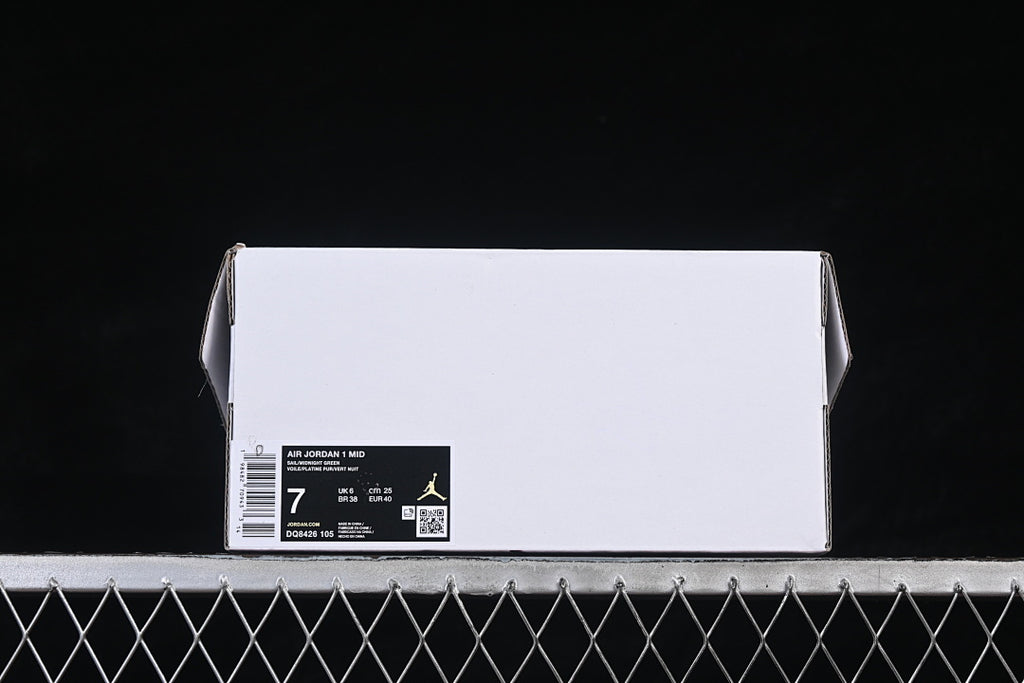 AJ1 Mid