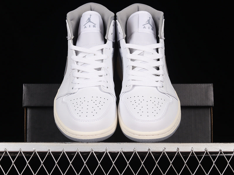 AJ1 Mid