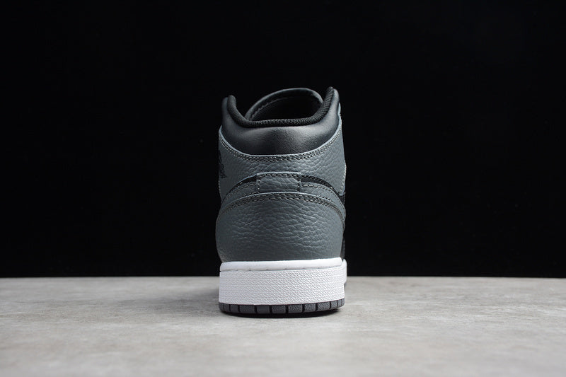 AJ1 Mid