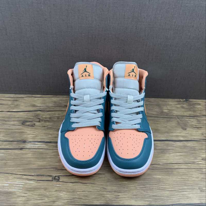 AJ1 Mid