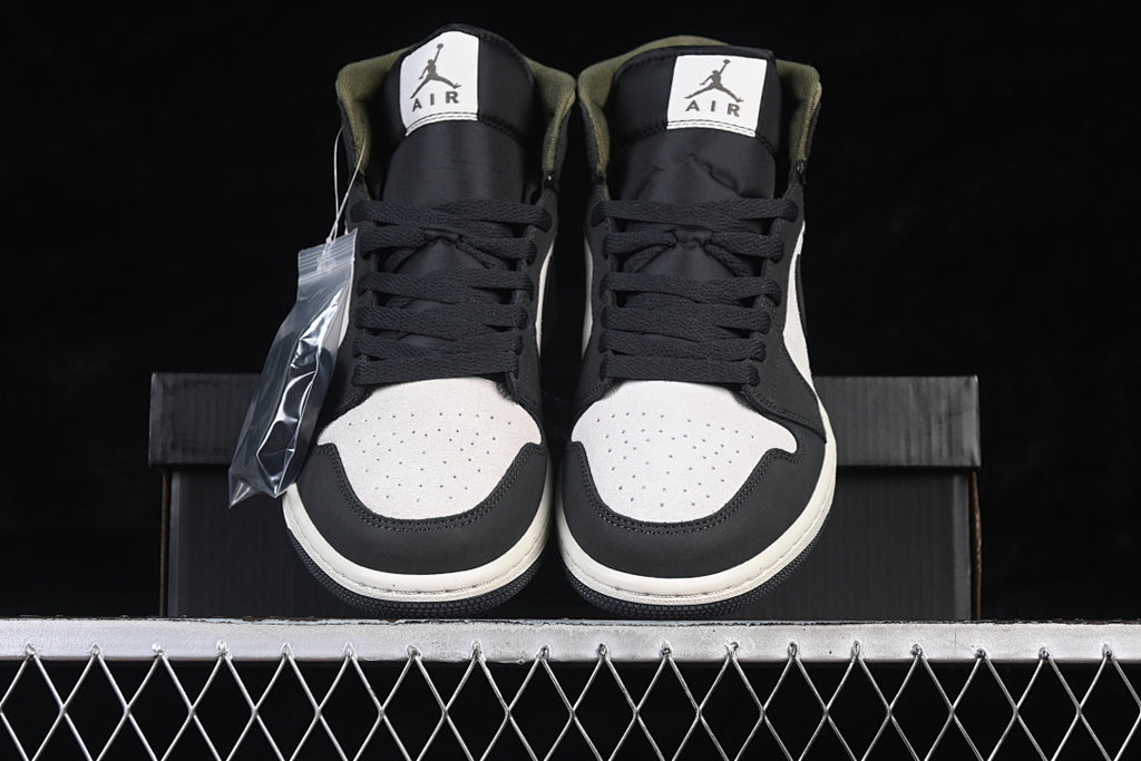 AJ1 Mid
