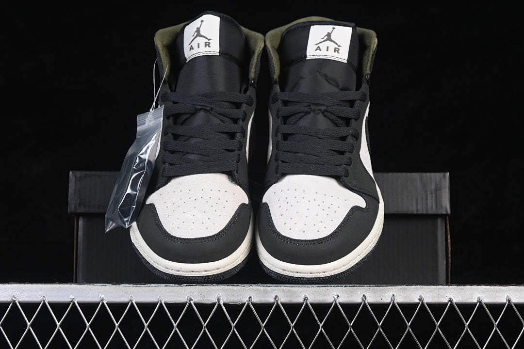 AJ1 Mid