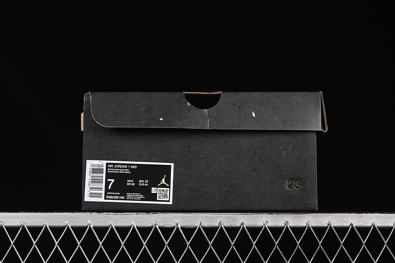 AJ1 Mid