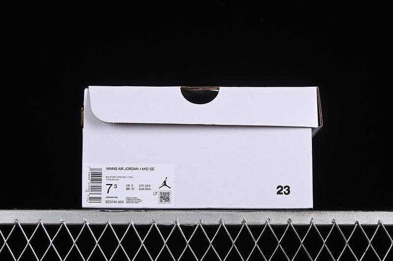 AJ1 Mid