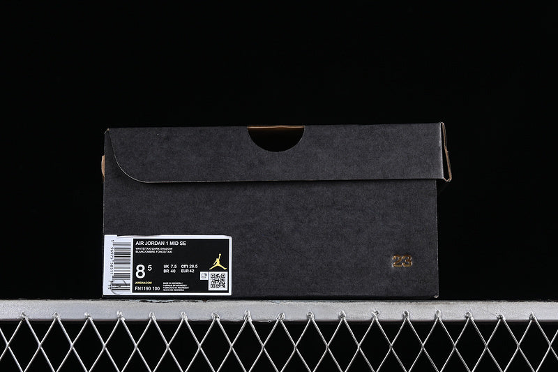 AJ1 Mid