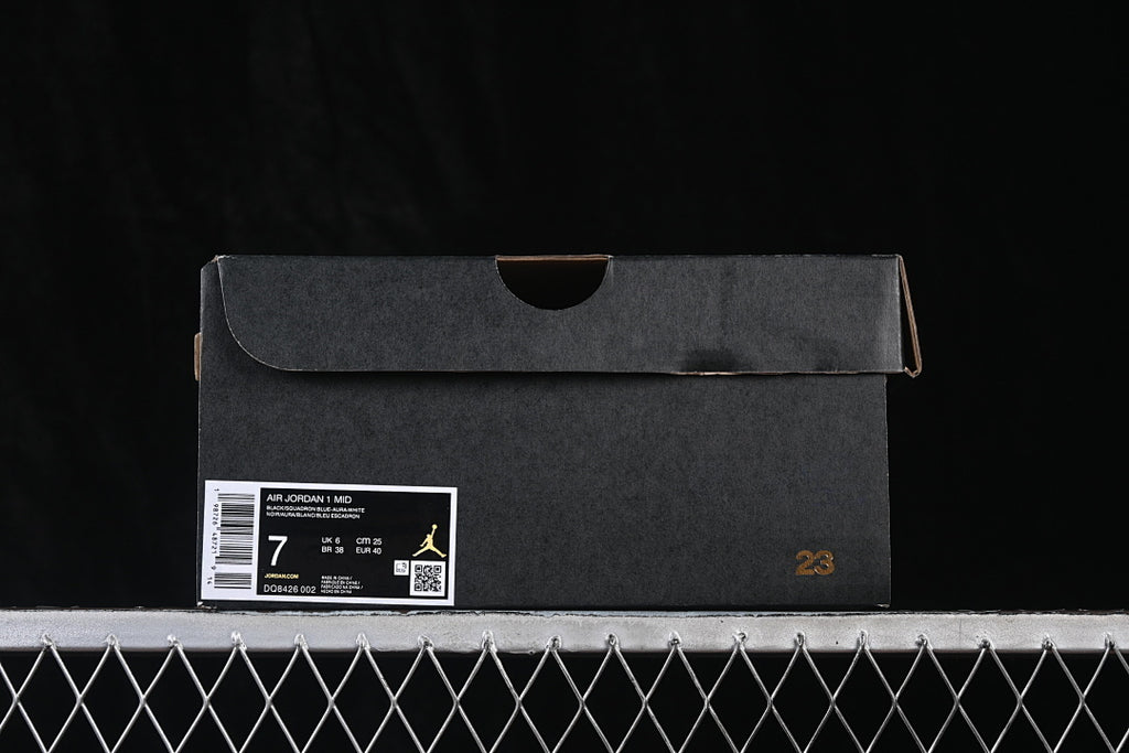 AJ1 Mid