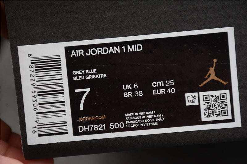 AJ1 Mid