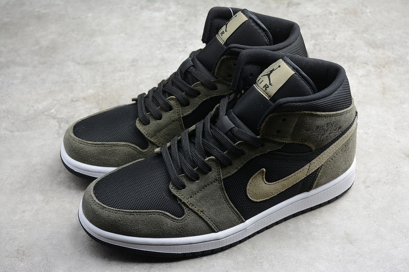 AJ1 Mid