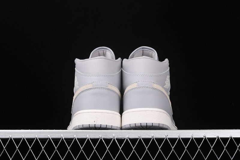 AJ1 Mid