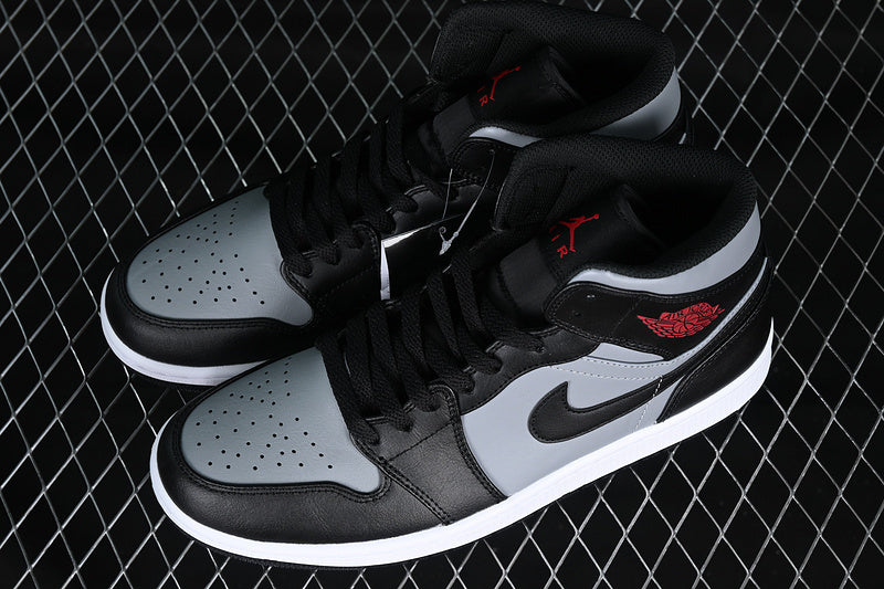 AJ1 Mid
