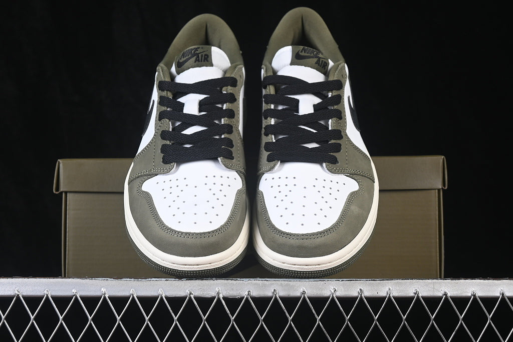AJ1 Low