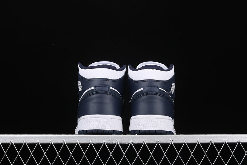 AJ1 Mid