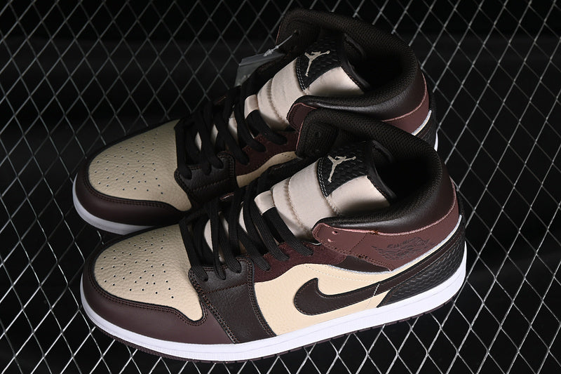 AJ1 Mid