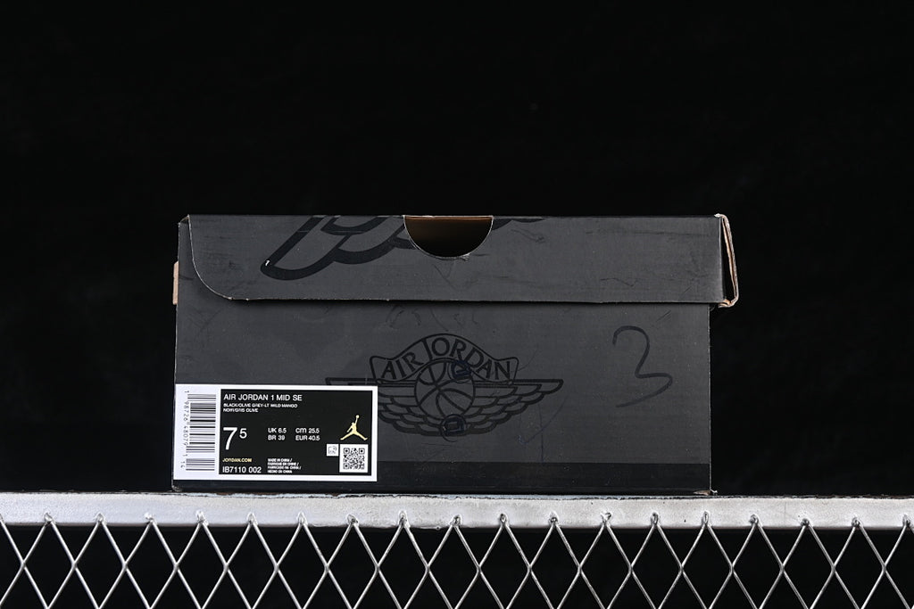 AJ1 Mid