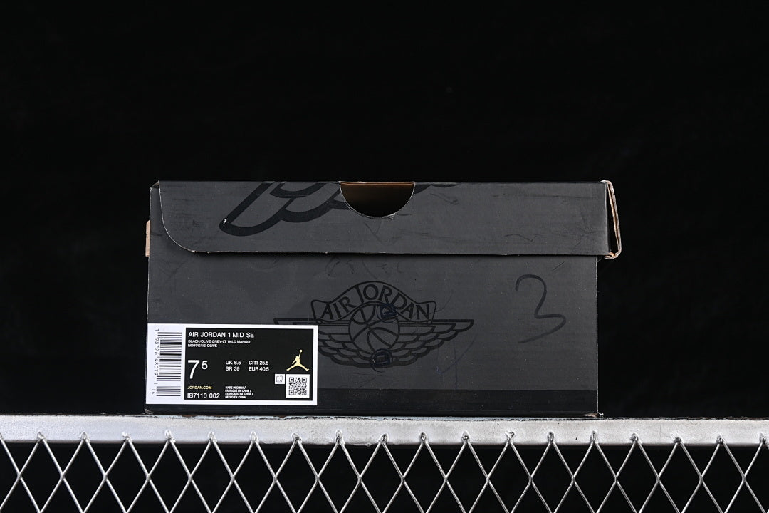 AJ1 Mid
