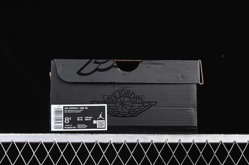 AJ1 Mid