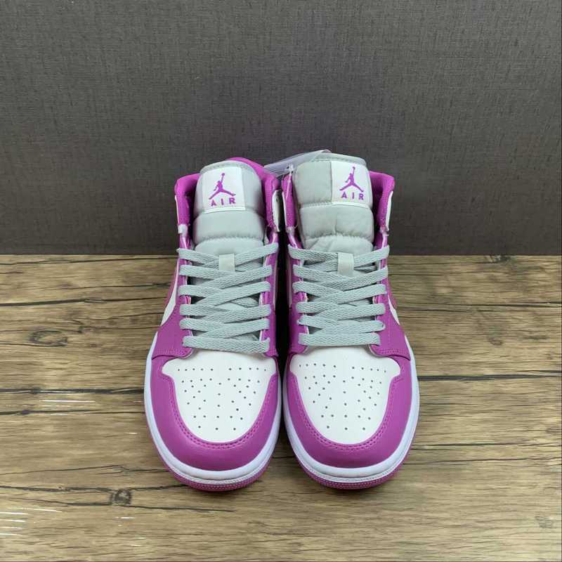 AJ1 Mid