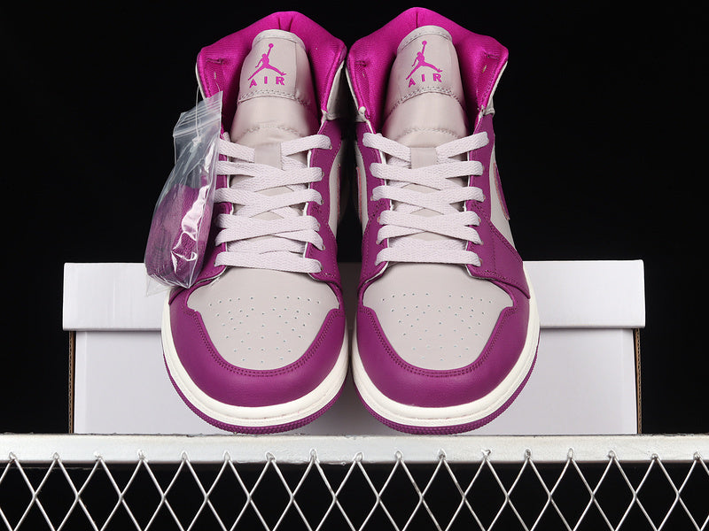 AJ1 Mid