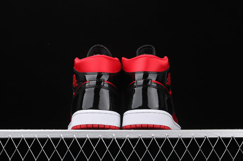 AJ1 Mid