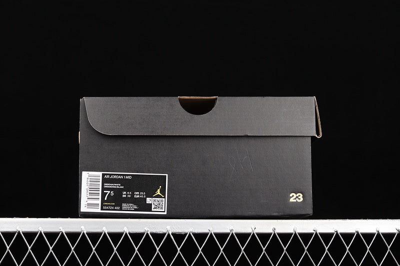 AJ1 Mid