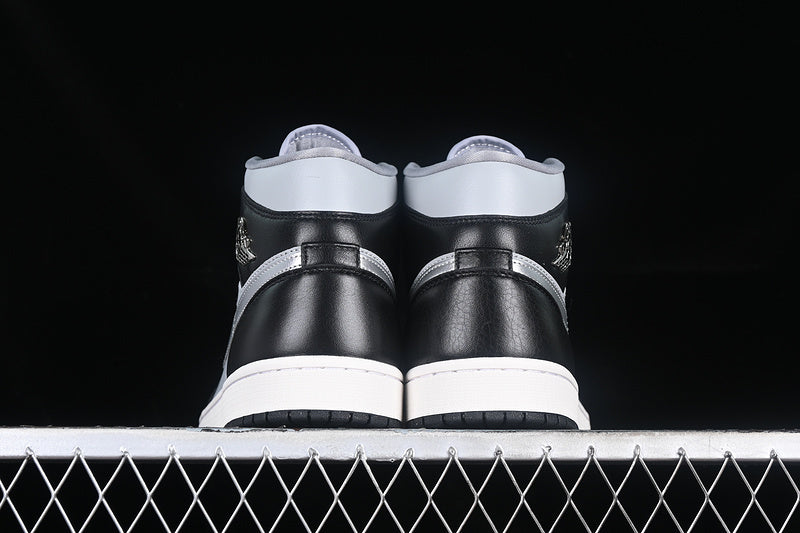 AJ1 Mid