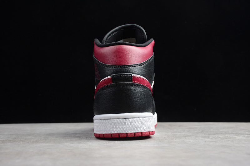 AJ1 Mid