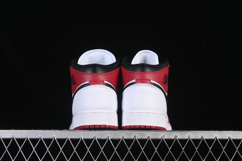AJ1 Mid
