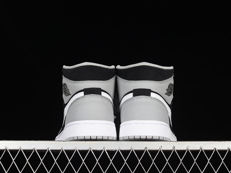 AJ1 Mid