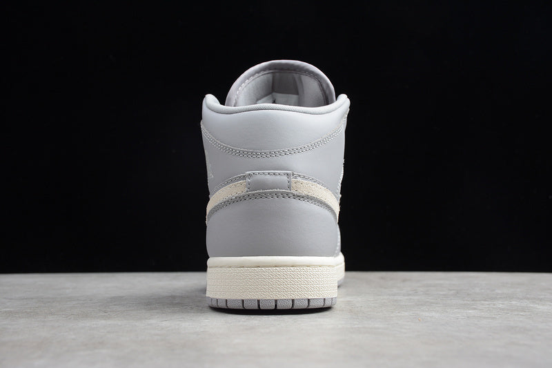 AJ1 Mid