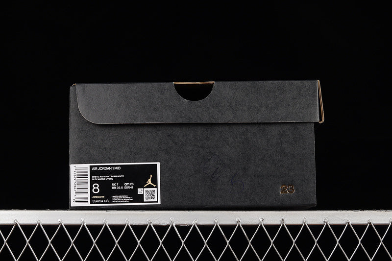 AJ1 Mid