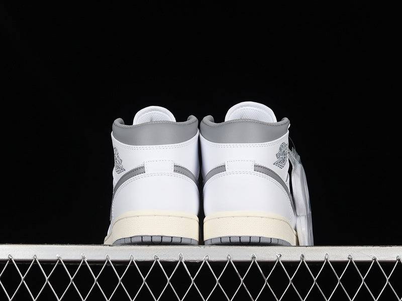 AJ1 Mid