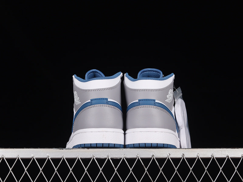 AJ1 Mid