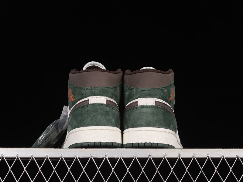 AJ1 Mid