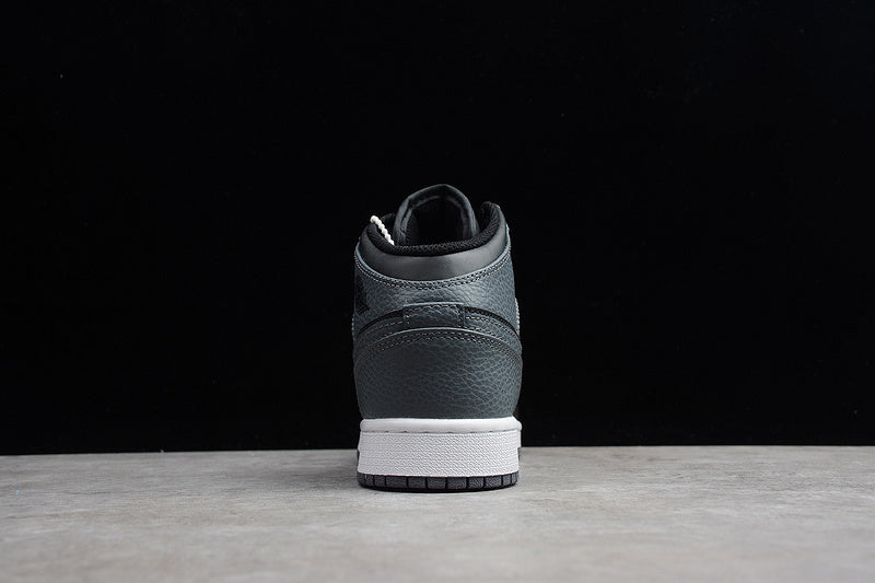 AJ1 Mid