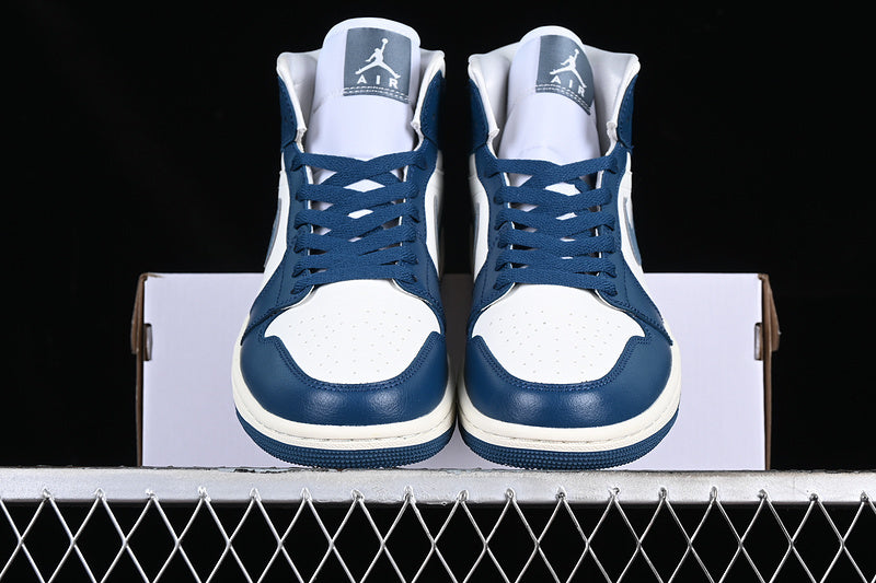 AJ1 Mid