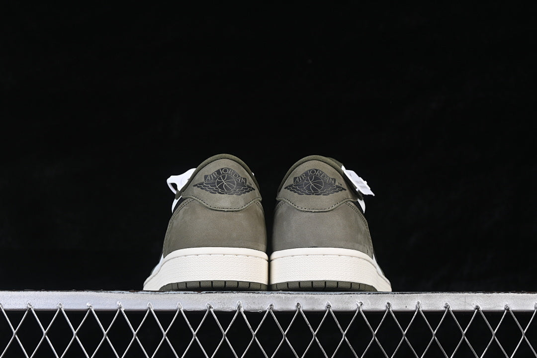 AJ1 Low