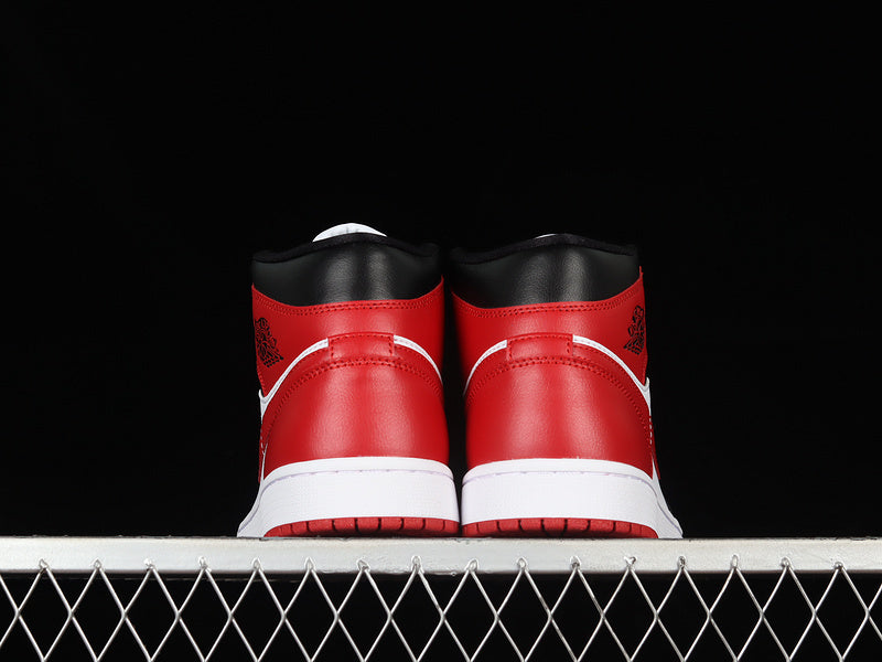 AJ1 Mid