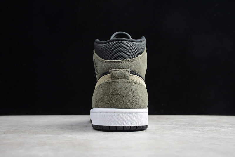 AJ1 Mid
