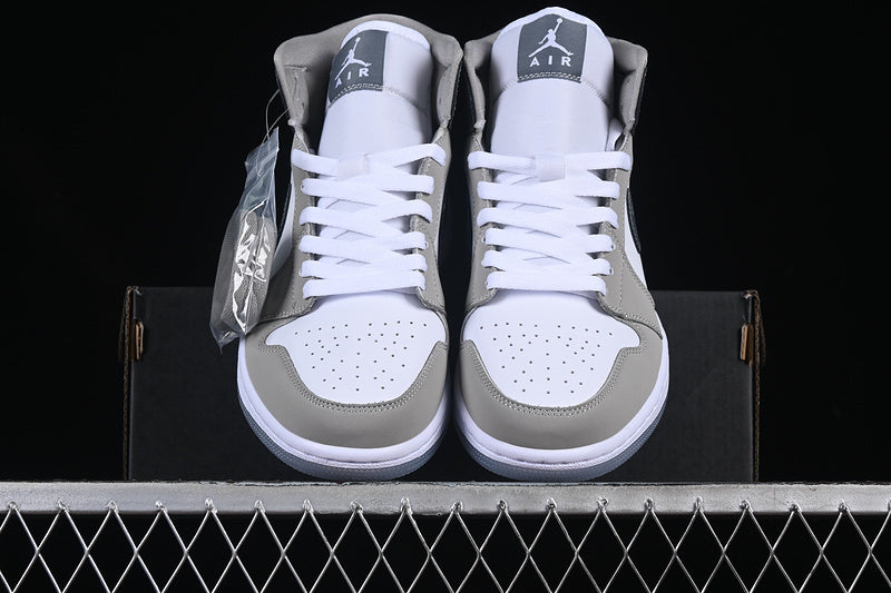 AJ1 Mid
