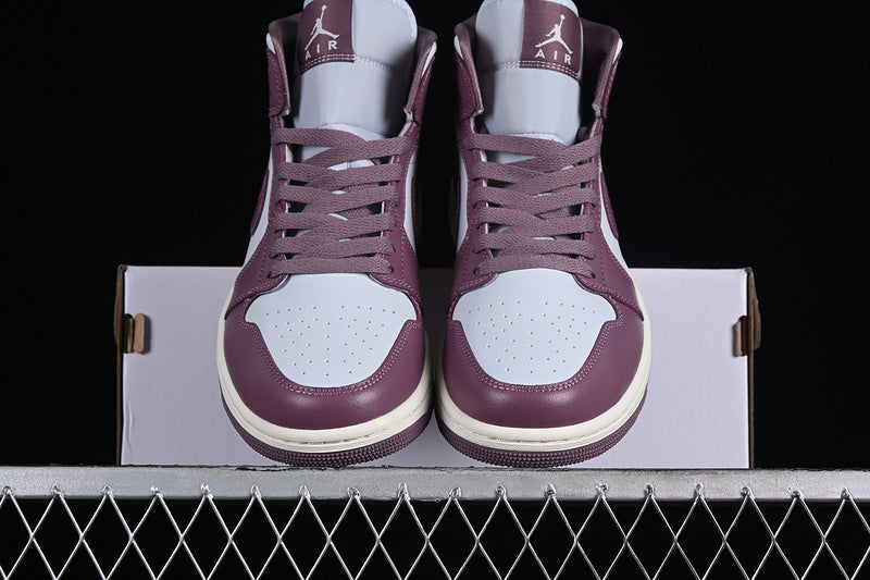 AJ1 Mid