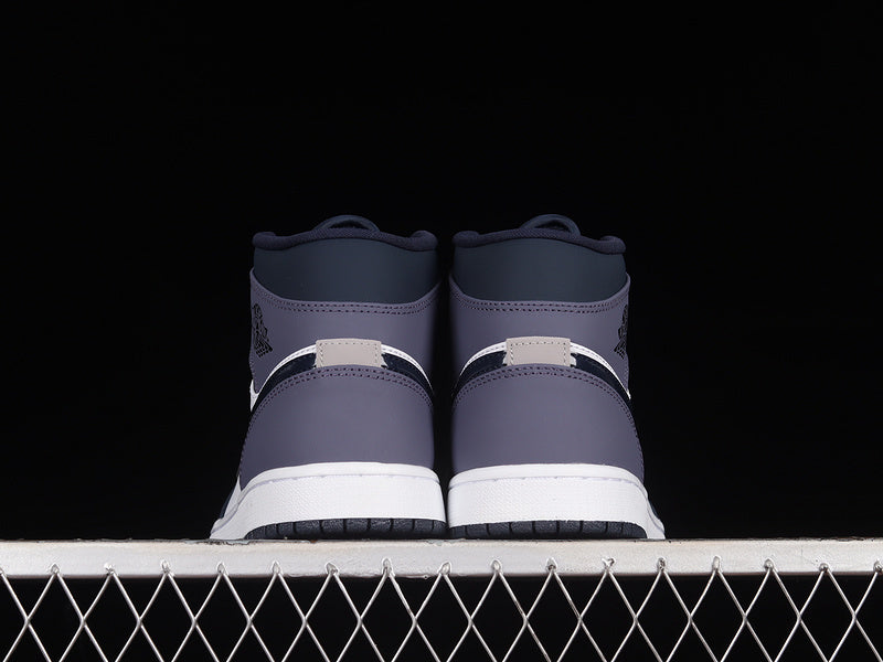 AJ1 Mid
