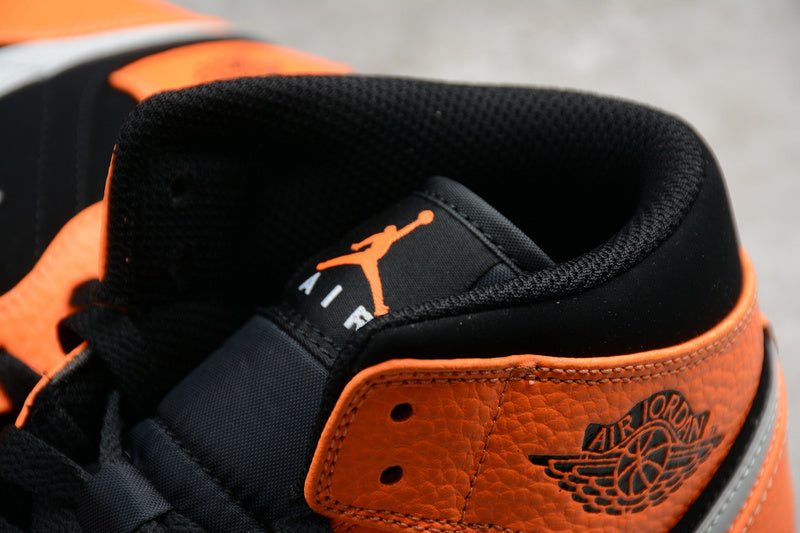 AJ1 Mid
