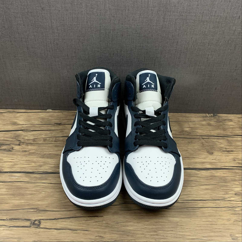 AJ1 Mid