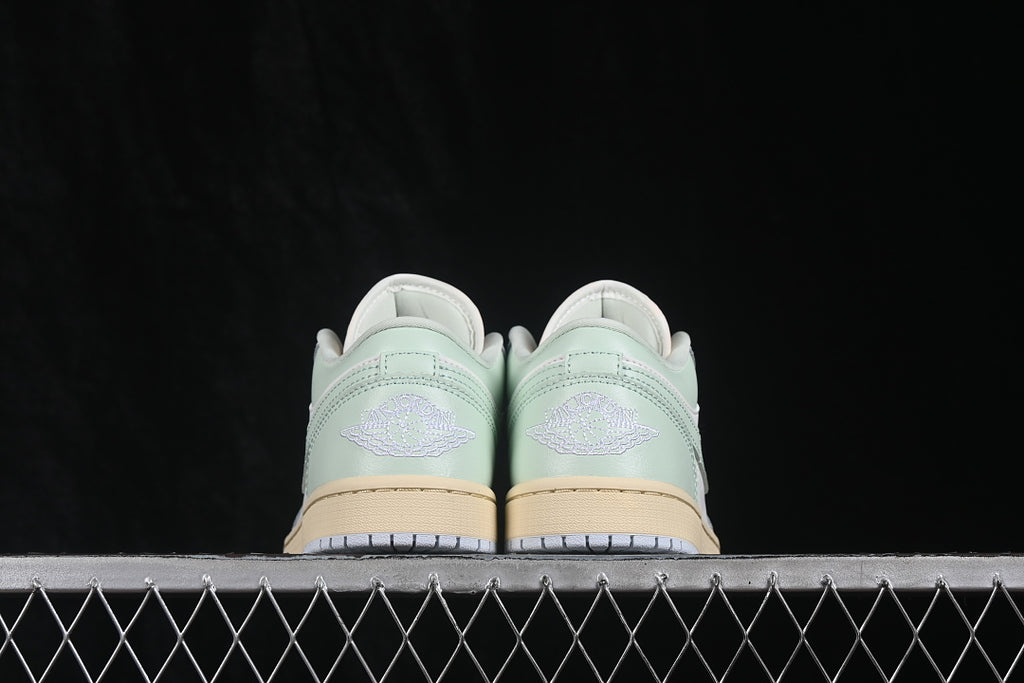 AJ1 Low